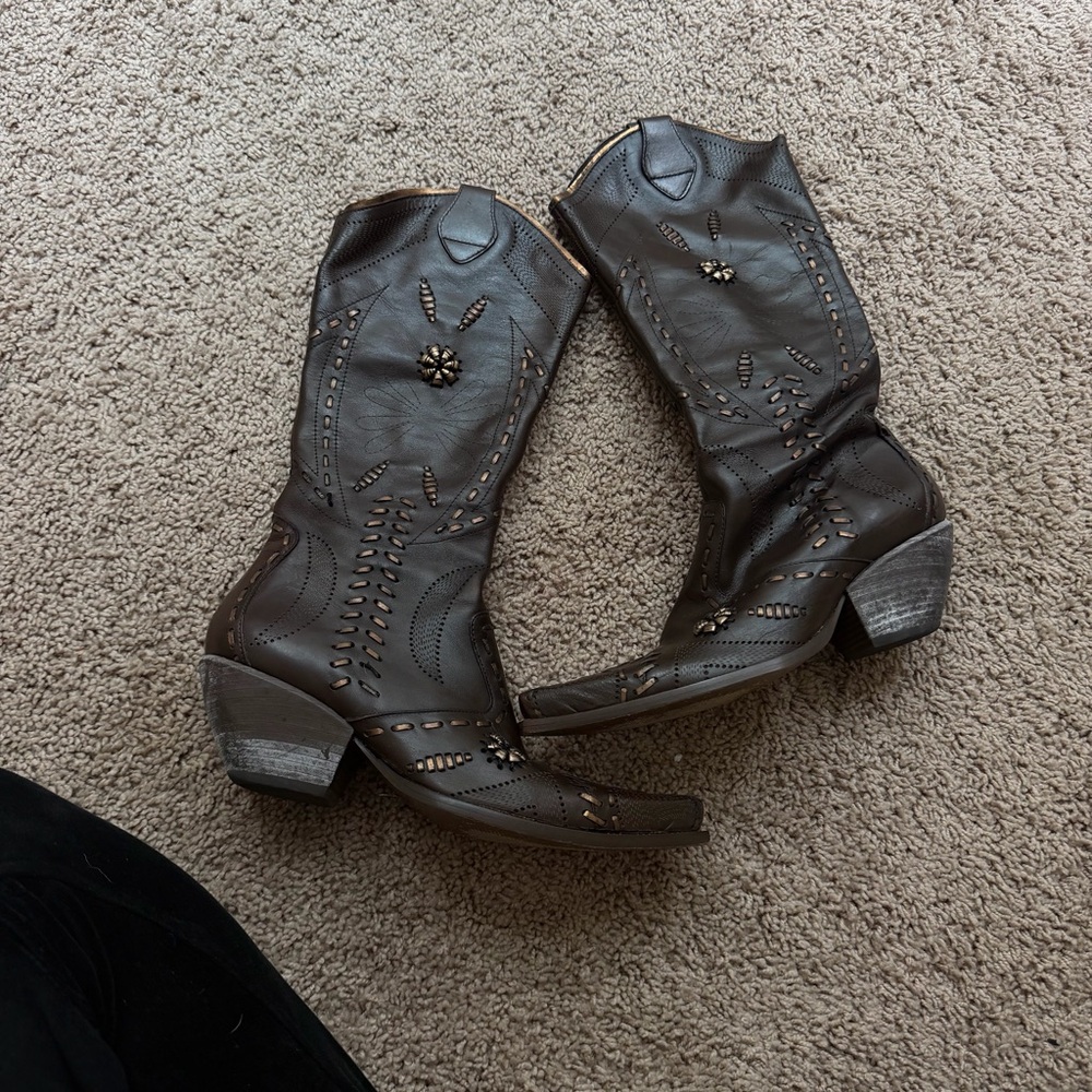 BCBG Y2K cowboy boots